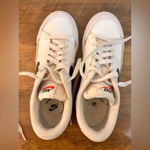 Women’s Nike Low top sneakers in white - Size 6.5
